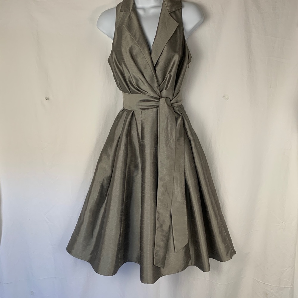 Jones Studio sz 6 ties at waist-flattering  Olive